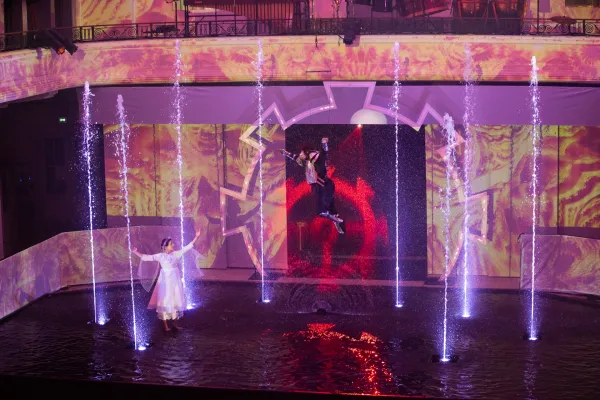 Indoor water show, straight jet, Le Souffle de l'Ill, Mulhouse | Aquatique Show