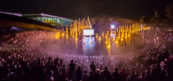 giant water show at autostadt volkswagen wolfsburg germany 14