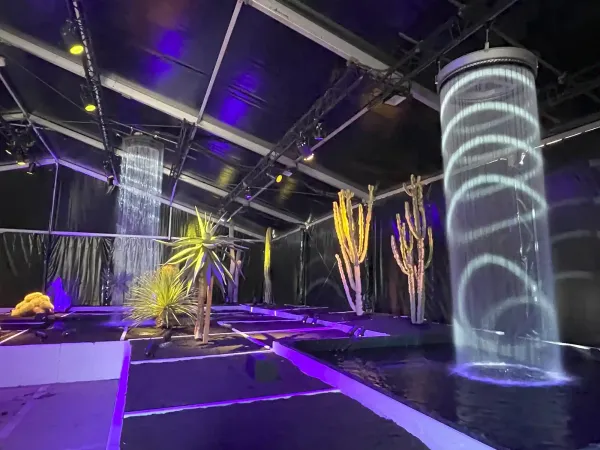 Aquavision water wall column Folie'Flore 1
