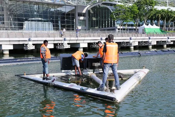 setup giant water show spectra at marina bay singapore 5