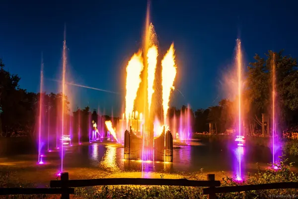 Dancing fountains show puy du fou noces de feu 6