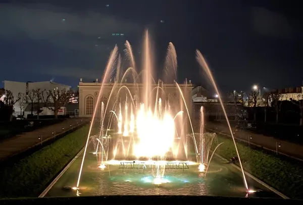 dancing fountain at Moët & Chandon Epernay 10