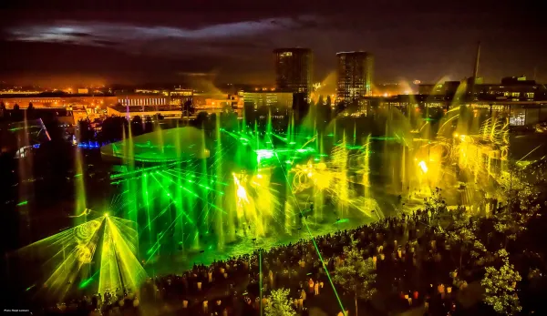 giant water show at autostadt volkswagen wolfsburg germany 5