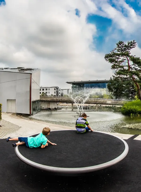 turnstile interactive fountain at autostadt volkswagen wolfsburg germany
