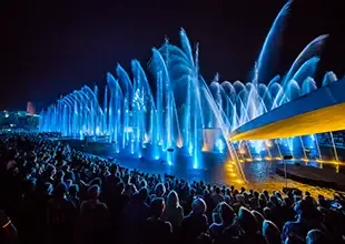 spectacle aquatique géant bleu et or fontaine dansante