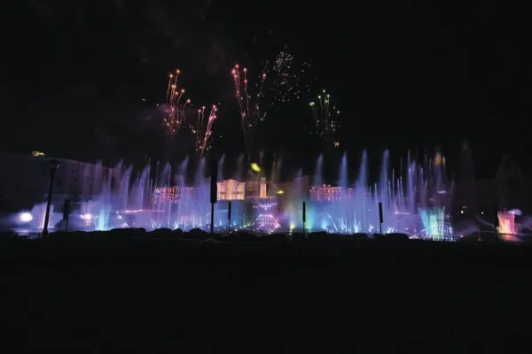 Premier spectacle d'eau géant à Universal Studios en collaboration avec Aquatique Show