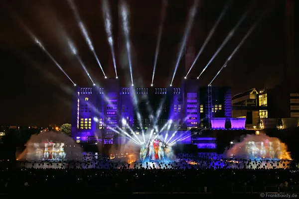 giant water show at autostadt volkswagen wolfsburg germany 26