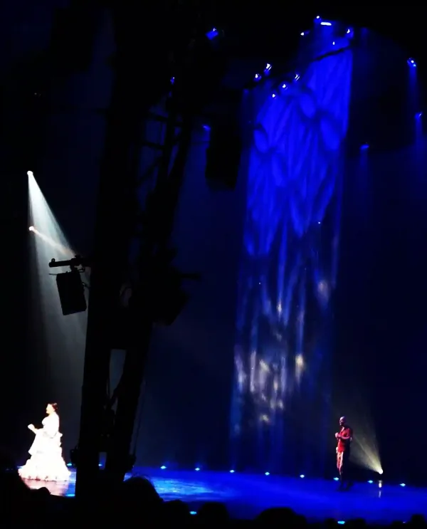 Aqua Graphic water curtain Cirque du Soleil Luzia world tour 5