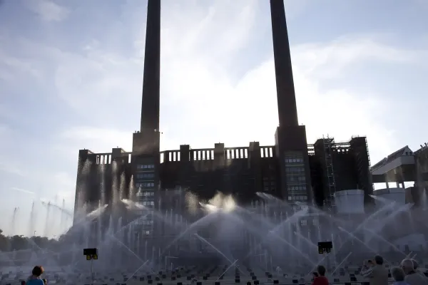 giant water show at autostadt volkswagen wolfsburg germany