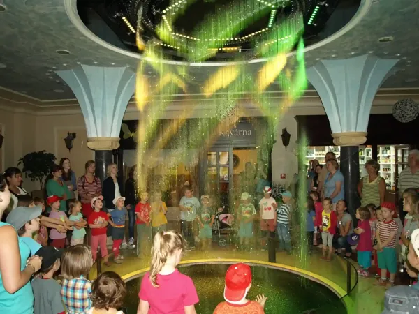 Aqua Graphic water curtain with children audience