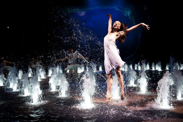 water show house of dancning water franco dragone city of dreams macau 2