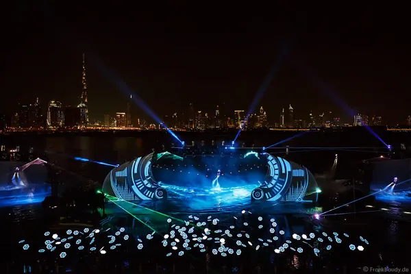 projection on water wall aquavision dubai national day