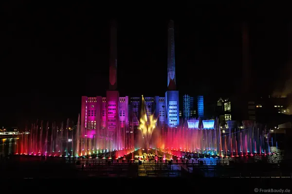 giant water show at autostadt volkswagen wolfsburg germany 28